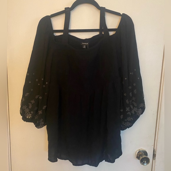 Torrid-NWT- Women’s size 00(10/12)black babydoll off- shoulder top with straps - Picture 1 of 7